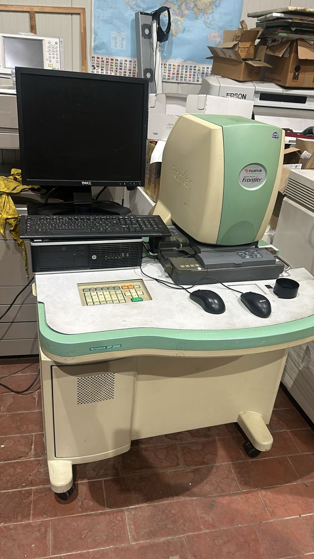 Buy the Fujifilm SP3000 film scanner in top condition from Germany from minilablaser.com