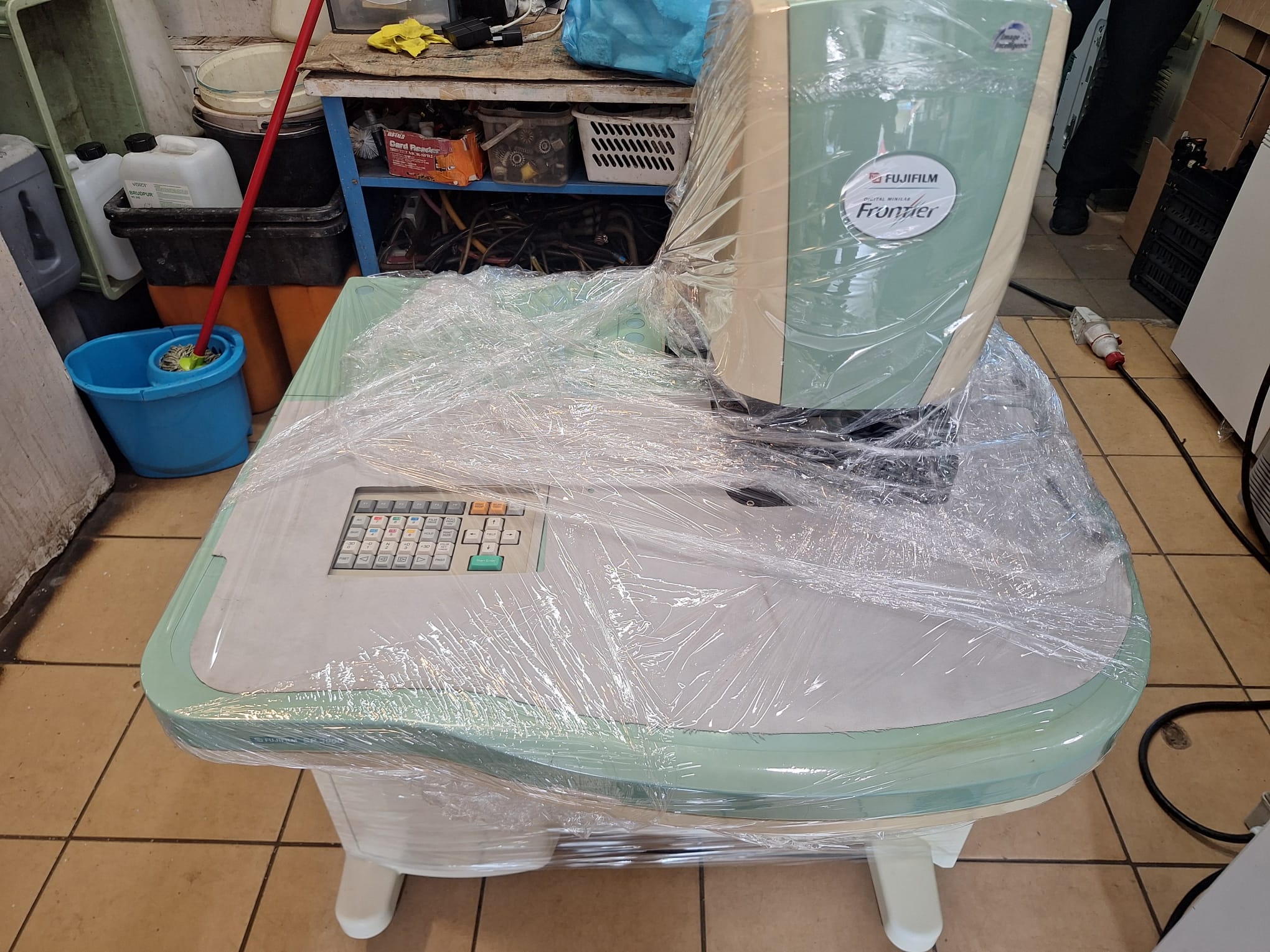 The Fujifilm SP3000 film scanner is scheduled to be shipped to Sweden tomorrow. Do you need high-quality photo processing equipment or a scanner? We're here to help!